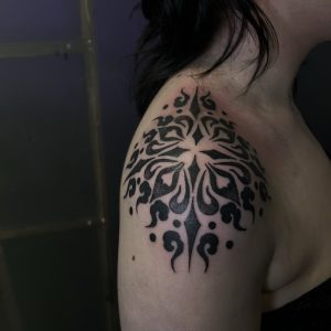 blackwork borneo tattoo